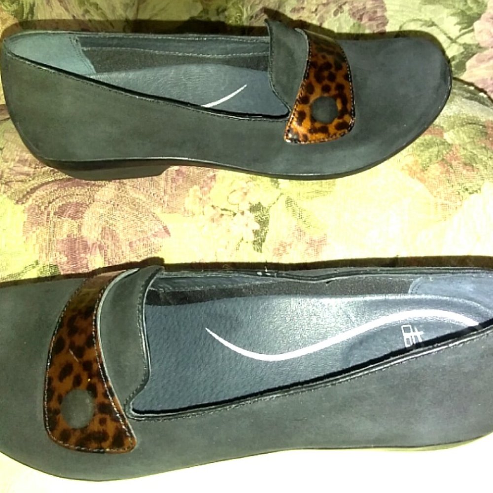 Shoes - Picture 2 of 5